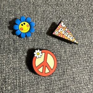 SET OF 3 Jibbitz for Crocs • Peace Bundle 🌼